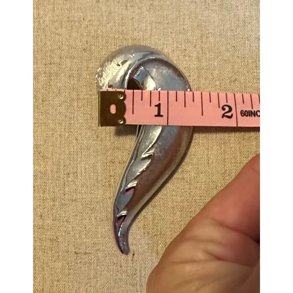 Vintage Crown Trifari Silver‎ Tone Swirl Leaf Brooch Pin Brushed Polished 2.75